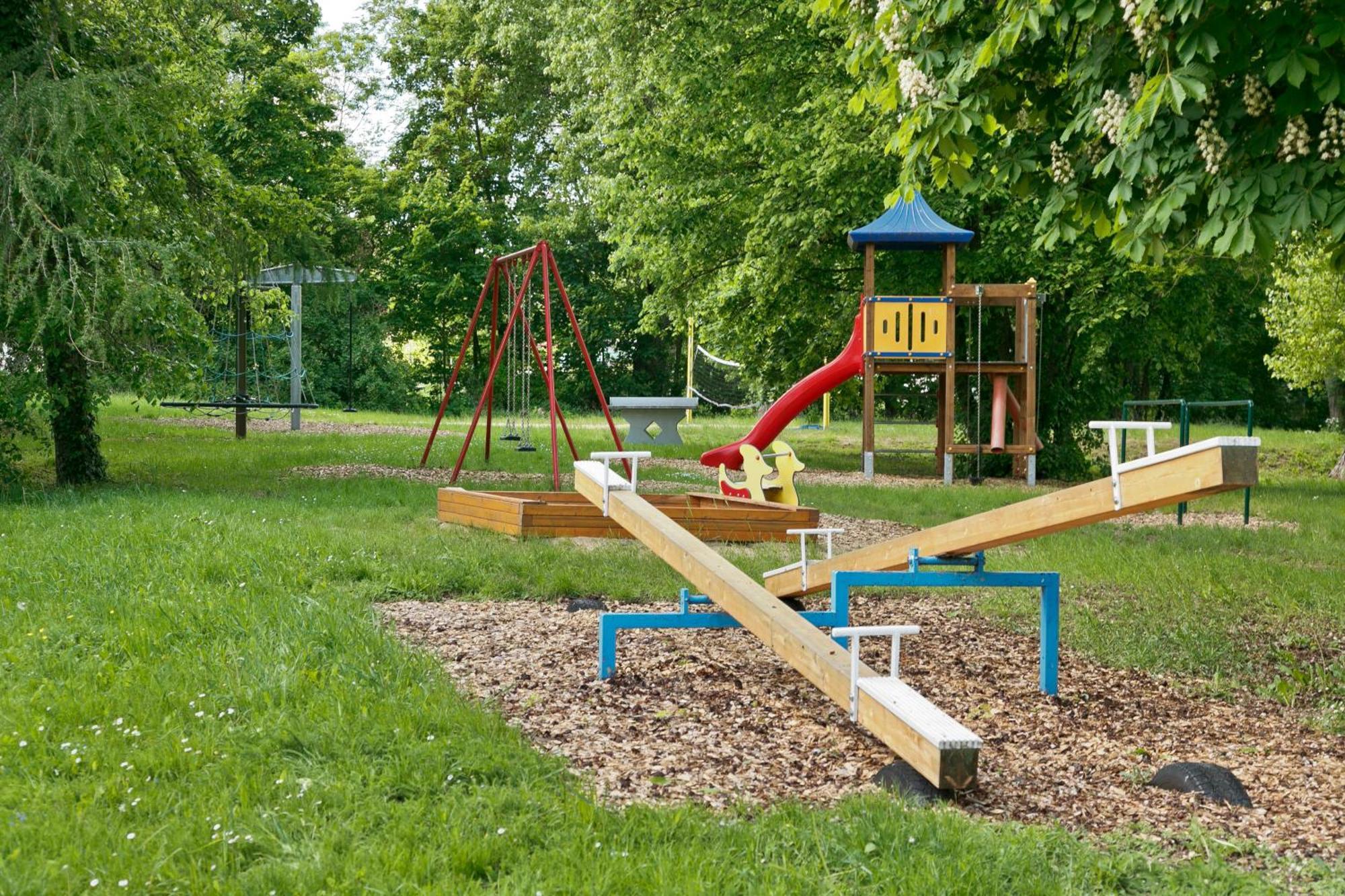 KNAUS Campingpark Frickenhausen Frickenhausen am Main Exterior foto